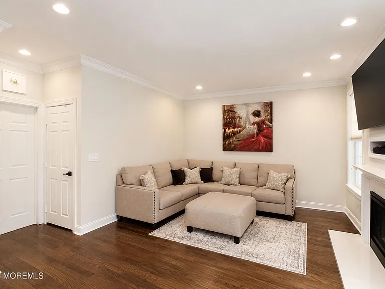 183 Shinnecock Dr — Photo 32
