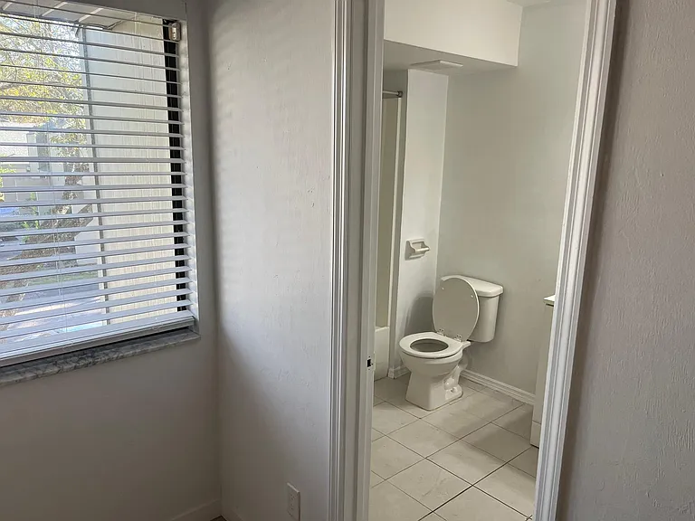 7200 SW 8th Ave #F34 — Photo 18