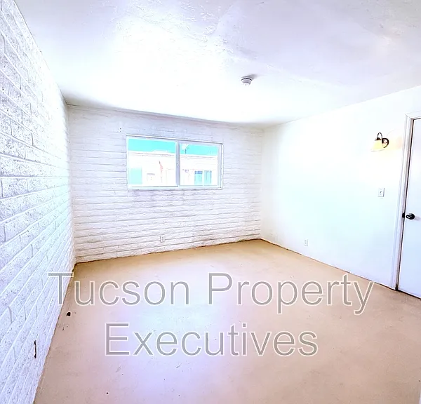 319 E Blacklidge Dr #2 — Photo 11