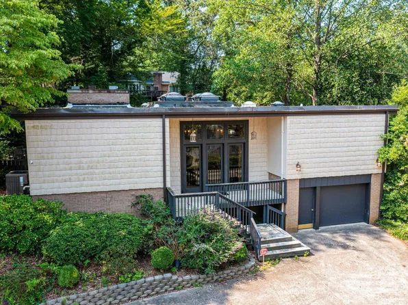 1069 21st Ave NW, Hickory, NC 28601