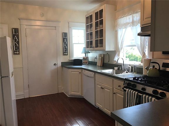 4th image of 64 Cortland St