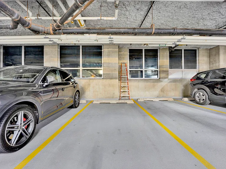 W Huron St — Photo 17
