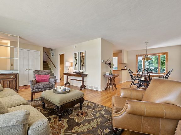 4th image of 336 Elmwood Dr