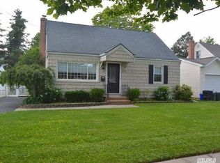122 Oldfield Ave, Amityville, NY 11701