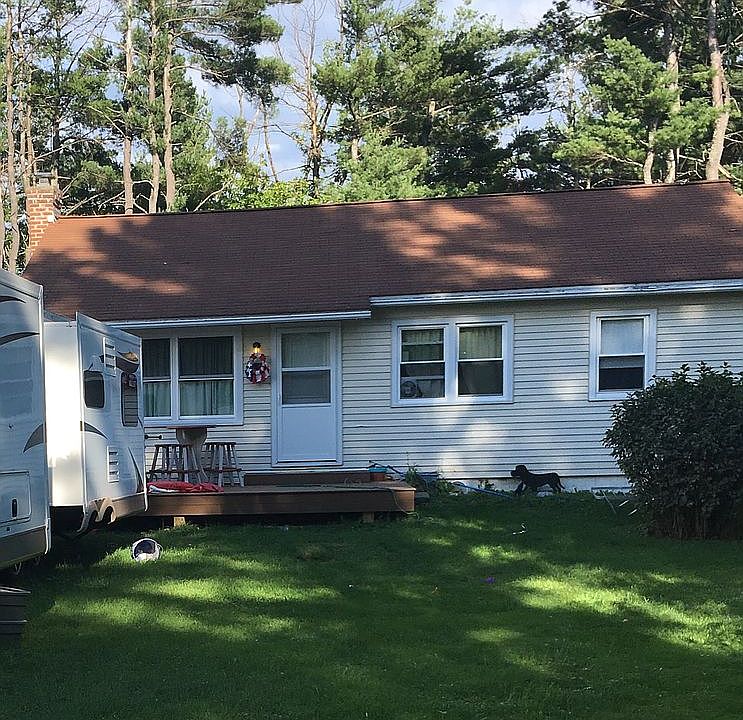 2nd image of 16 Pine Knoll Ln