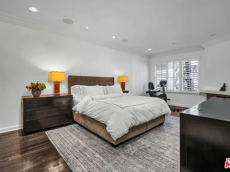 11745 Montana Ave #301 — Photo 17