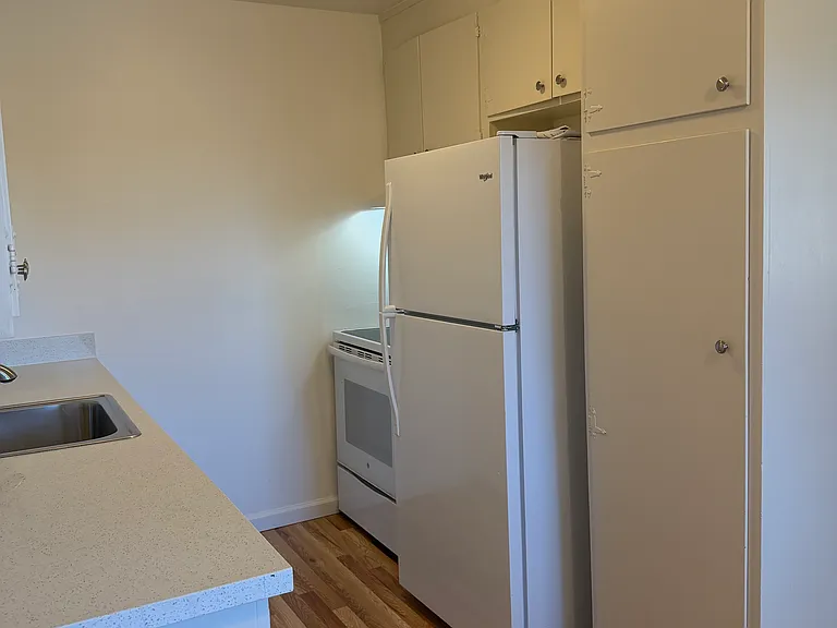 242 Curtner Ave #F — Photo 2