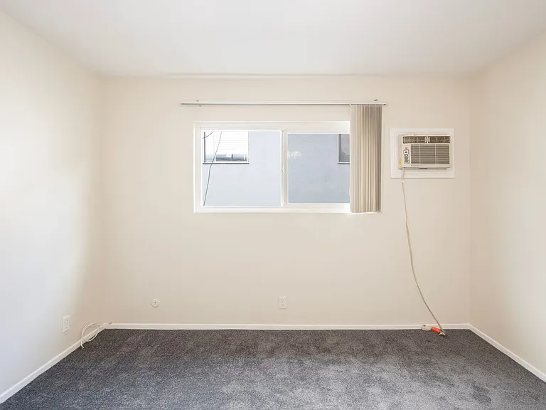 648 N Hayworth Ave — Photo 13