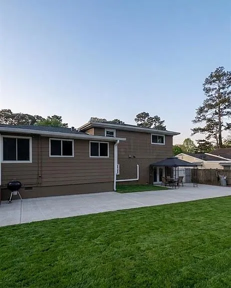 3083 Claiborne Dr — Photo 1