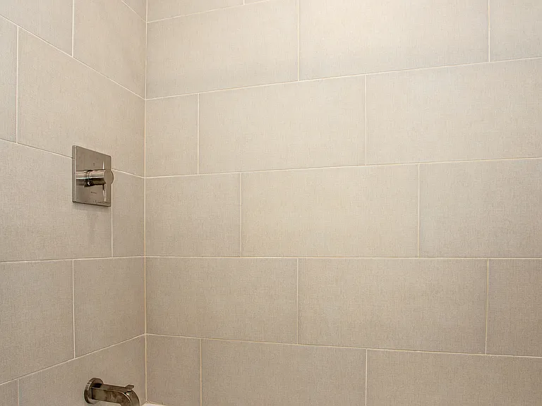 67 Diamond St #2R — Photo 7