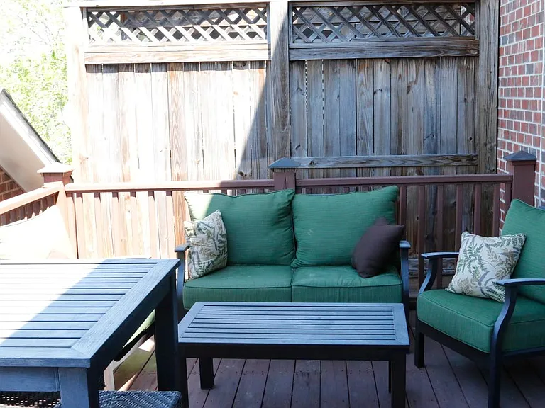 Main floor deck