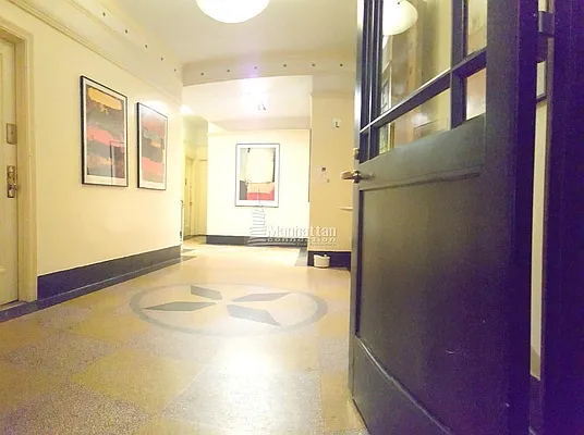 Rented by Manhattan Connection | media 30