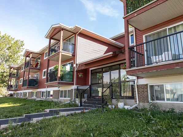 Airdrie Meadows, 505 3rd Ave SE, Airdrie, AB T4B 2A7