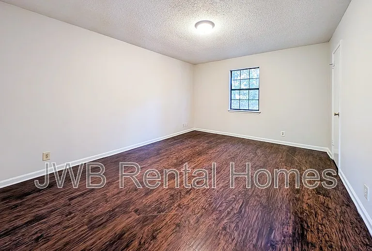 4442 Georgetown Dr — Photo 8