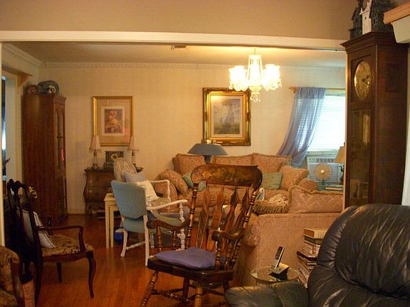 3rd image of 1905 E Loma Vista Ave