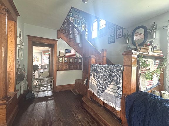 4th image of 263 N Oak St