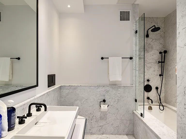 265 E Houston St #7 — Photo 24