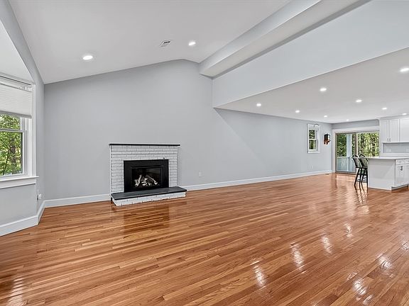 4th image of 604 Dover Rd