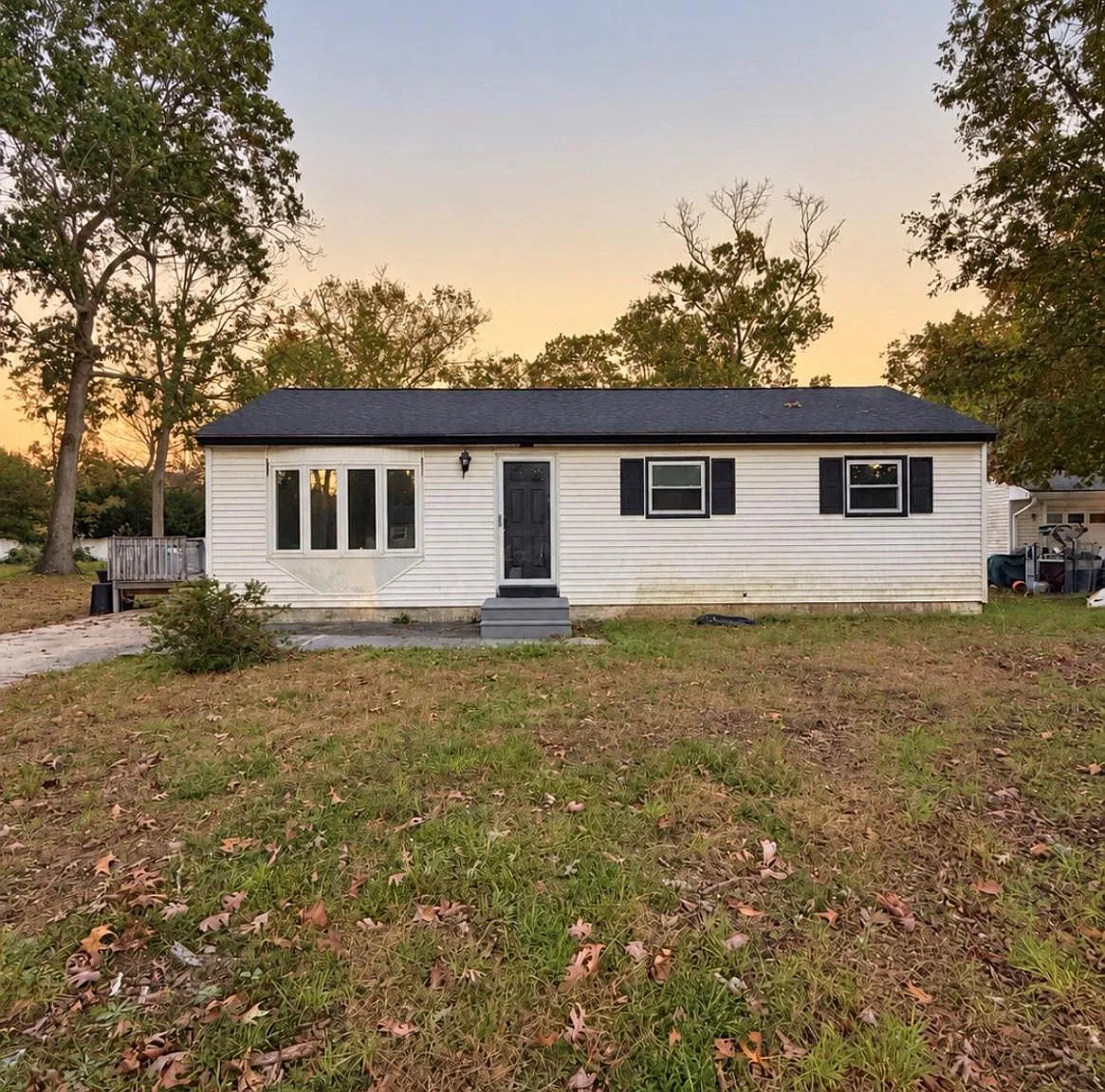 3 bed, 1.0 bath, 1288 sqft, $2,300 — Photo 1