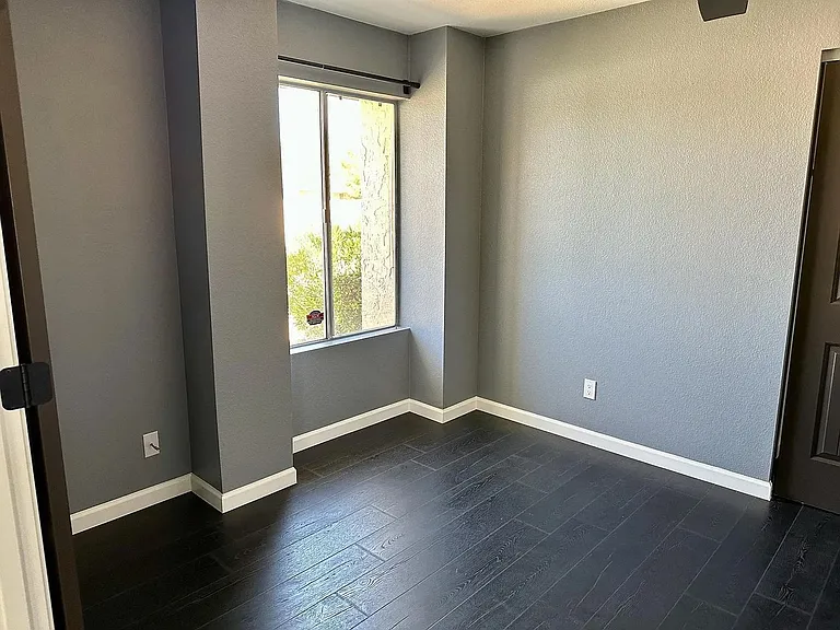 826 E Eugie Ave — Photo 9