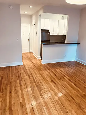 Rented by Metropolis Real Estate of Manhattan | media 30