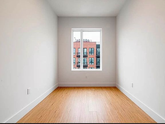 4th image of 160 Erasmus St #4C