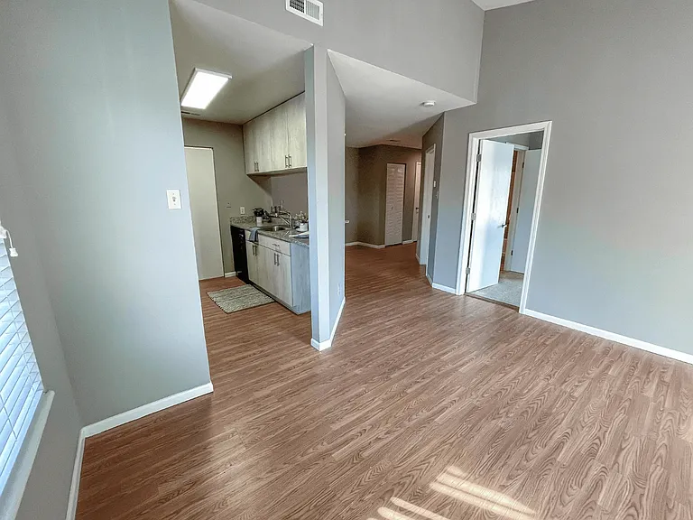 South Summit Apartments — Photo 12