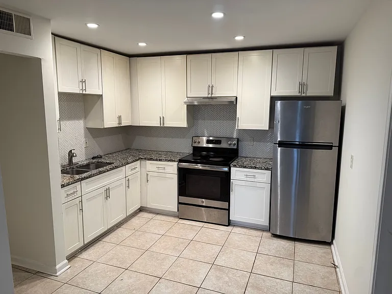 526 Gresham Park Dr #E — Photo 2