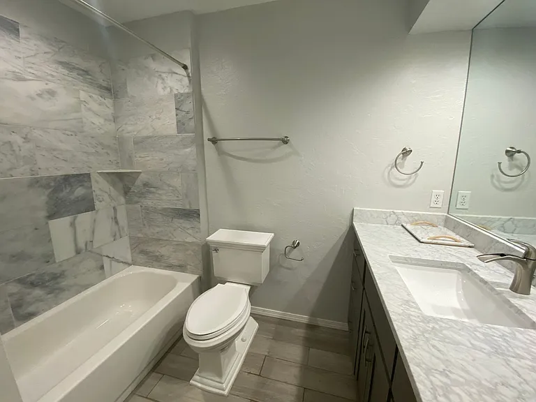 2433 Shady Tree Ln — Photo 16