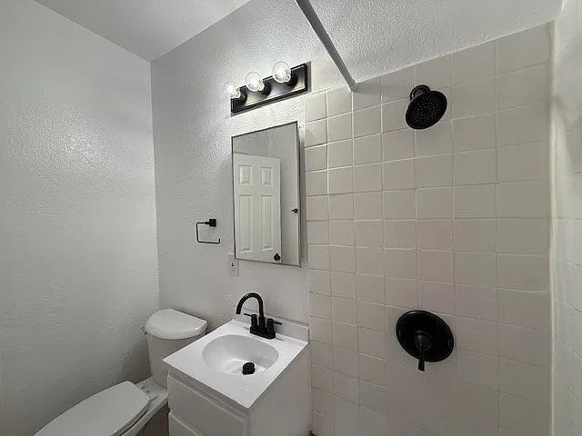 11809 Berendo Ave #7 — Photo 6