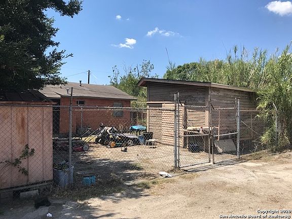 5th image of 383 Sterling Dr