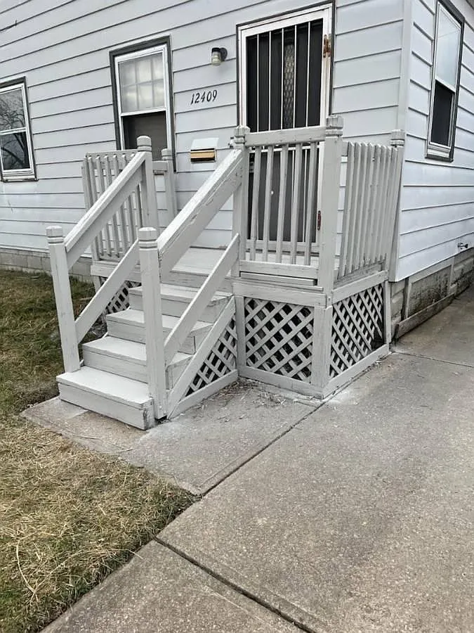 12409 Revere Ave photo 1