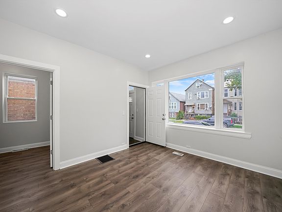 4th image of 2321 W 50th Pl
