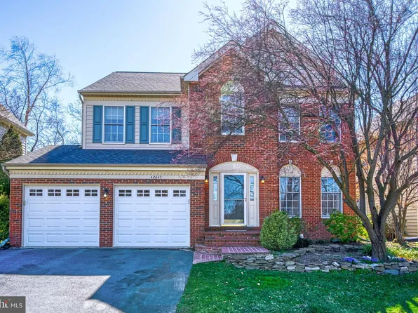 42647 Freedom St, Chantilly, VA 20152