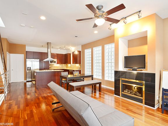 2nd image of 922 N Paulina St #2