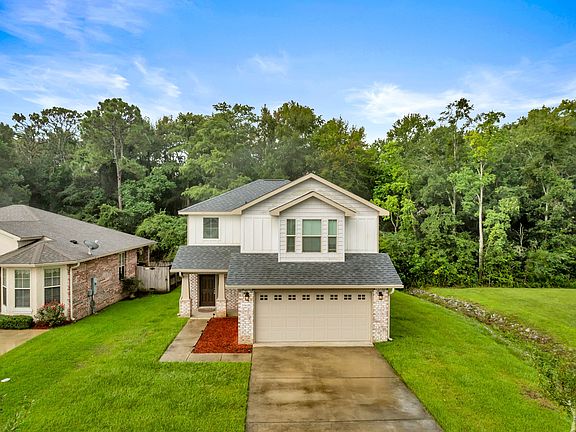 2nd image of 10618 Roundhill Dr