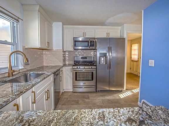 3rd image of 208 Birch Rd