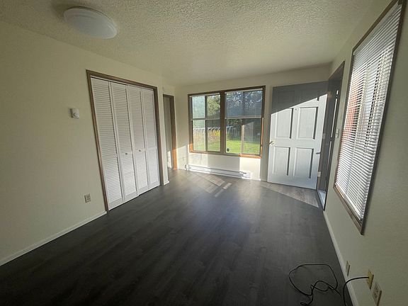 4th image of 1782 SE Douglas Ave