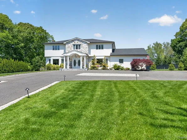 4 Cropley Court, Melville, NY 11747
