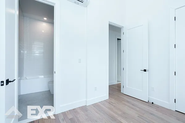 Rented by EXR | media 45