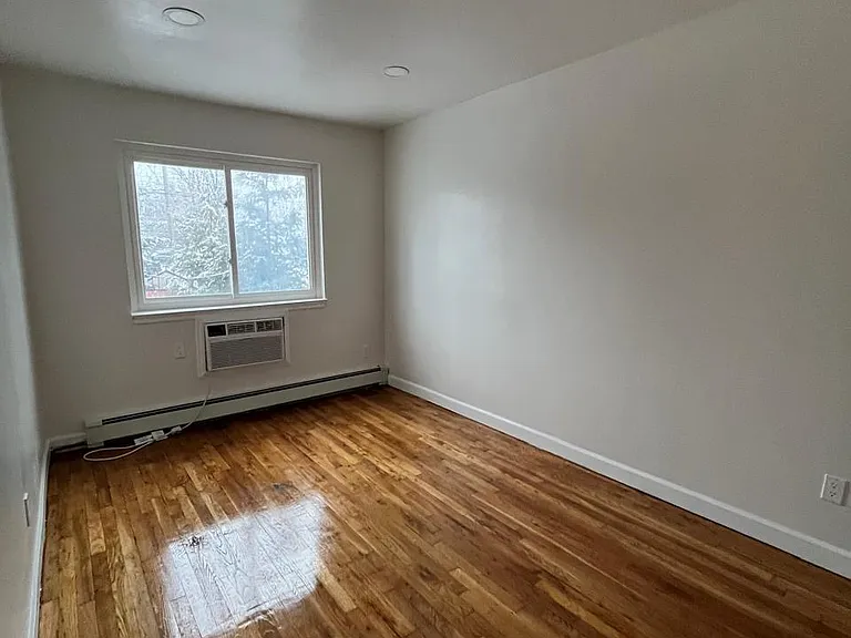 E 94th St — Photo 3