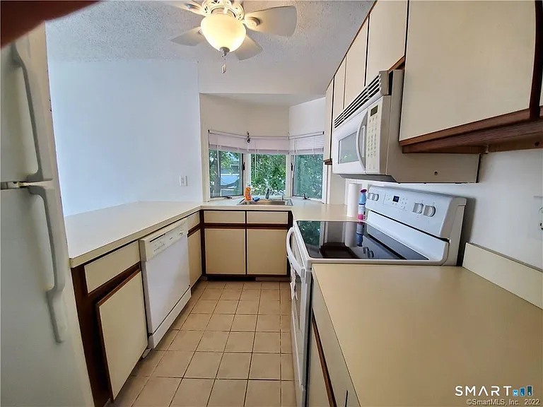 34 Glenwood Ave #101 — Photo 5