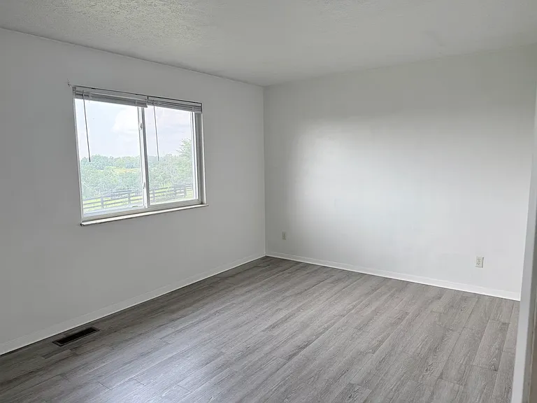 Jersey Ridge Apartments — Photo 21