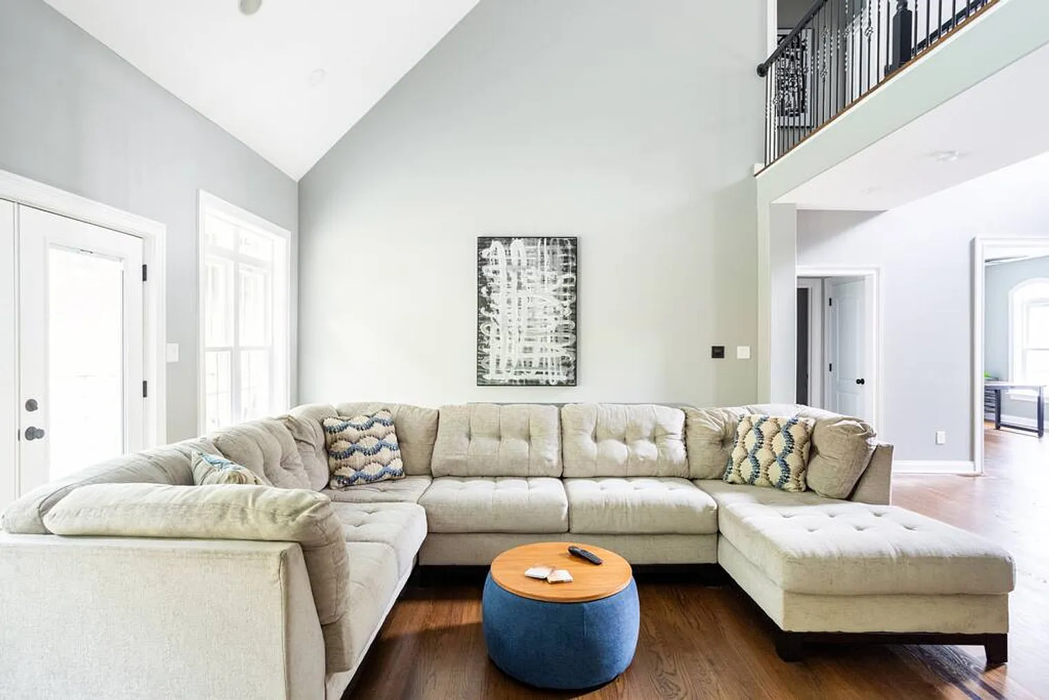 6 bed, 5.0 bath, 7523 sqft, $25,667 — Photo 1