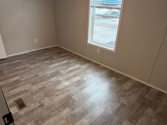 5th image of 174 Pine Haven Cir