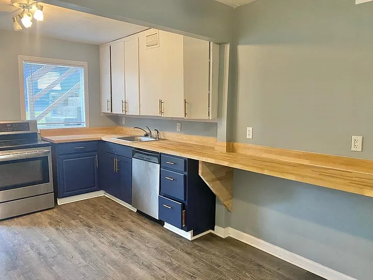 324 E Pershing St — Photo 7