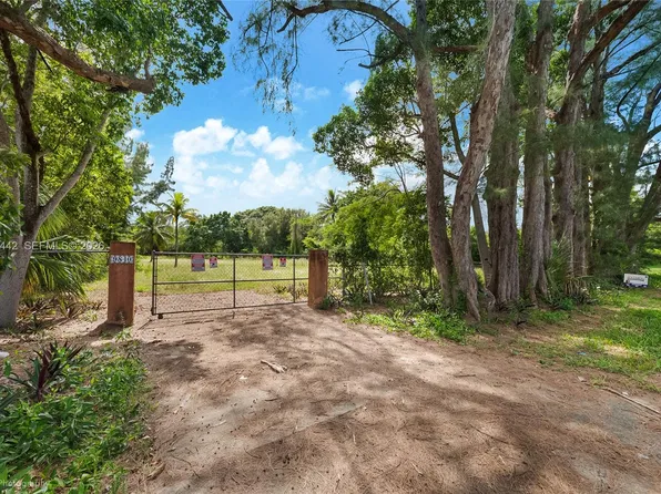9840 SW 104th St, Miami, FL 33176