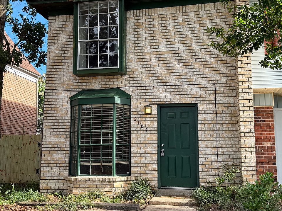 1st image of 2107 Langley Ave