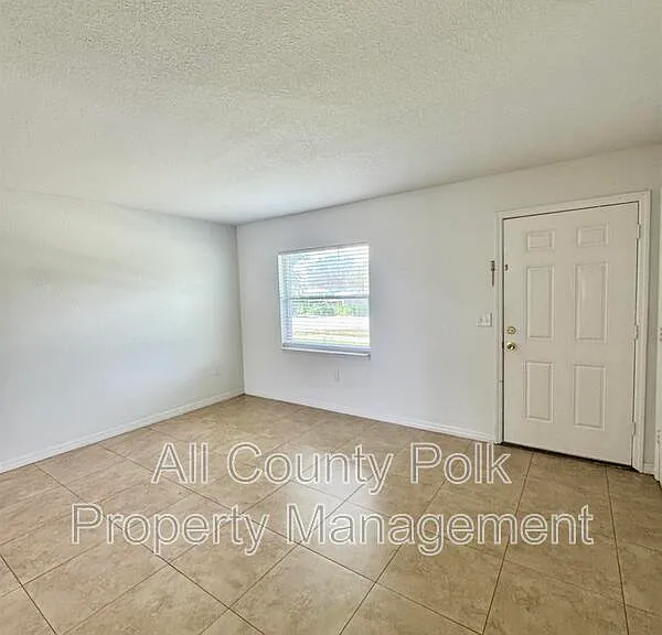 2415 S Crystal Lake Dr — Photo 3