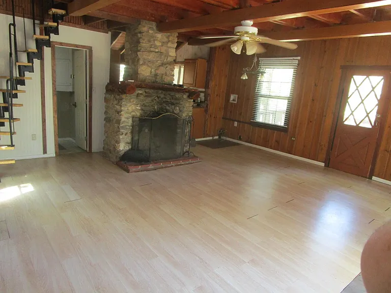 428 Tetley Ln — Photo 5